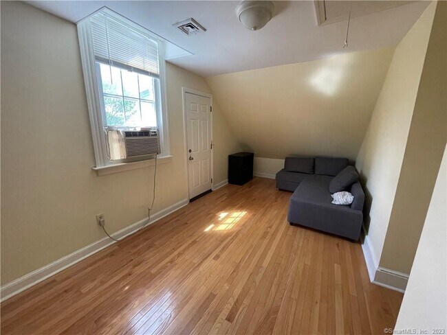 Foto del edificio - 174 Mansfield St