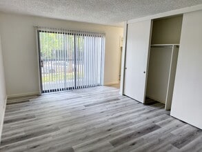 Building Photo - Governor's Square Apartments