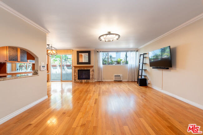 Foto del edificio - 530 S Barrington Ave
