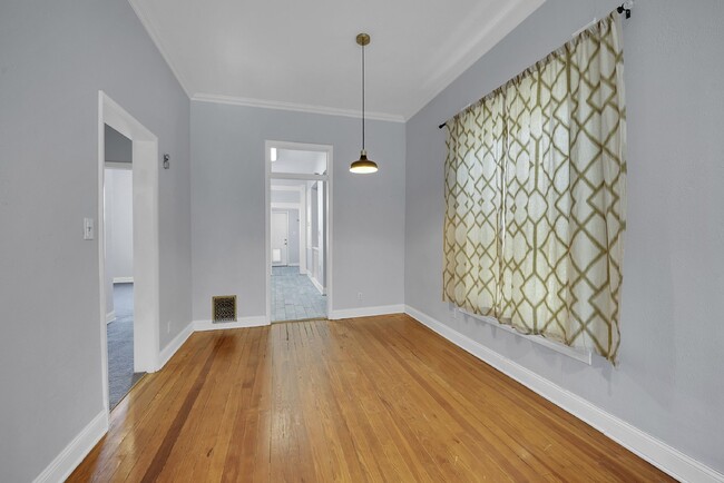 Foto del edificio - $2,495, 2-bed, 1-bath Victorian in the hea...