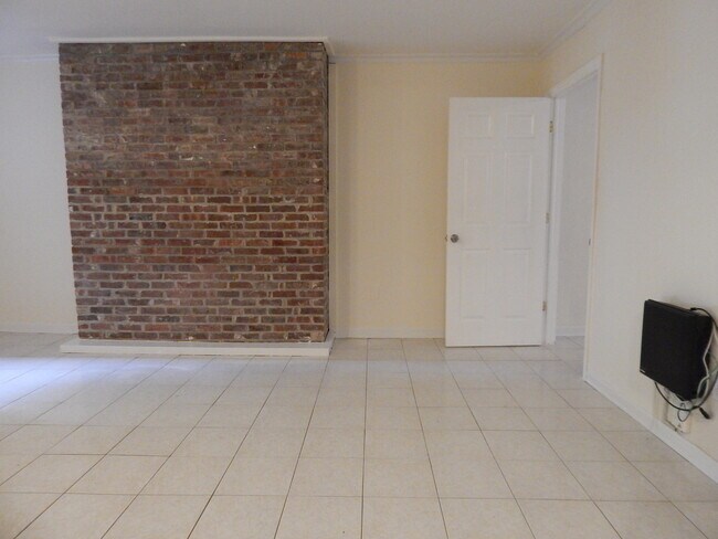 Building Photo - 135 Sussex St