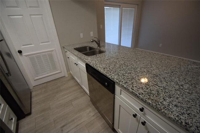 Building Photo - 945 Castle Way