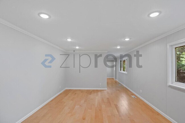 Building Photo - 9 La Salle Ave