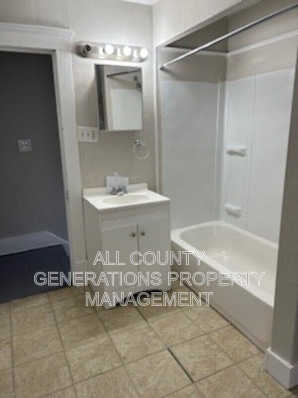 Building Photo - 319 W 18th St