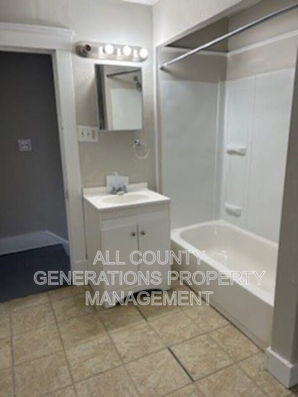 Foto del edificio - 319 W 18th St