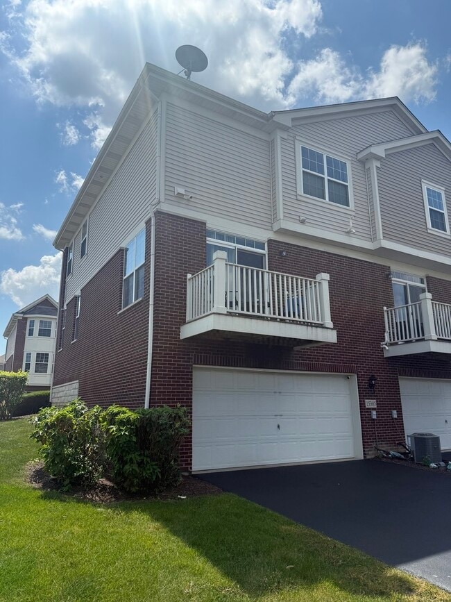 Building Photo - 15385 Silver Bell Rd