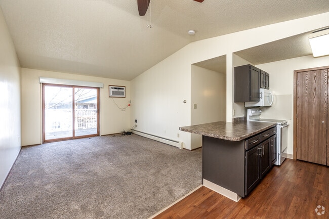 3BR, 2BA - 950 SF - Sun Prairie & Vista Court