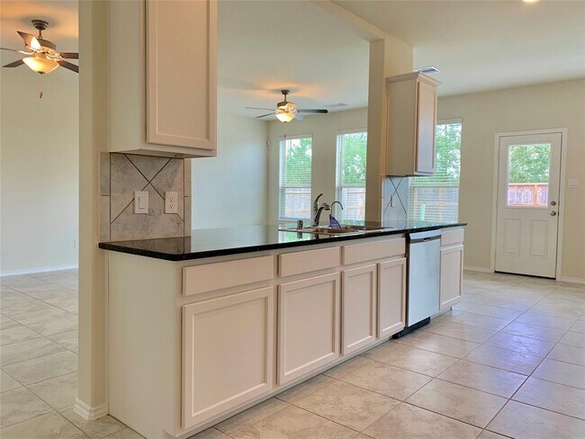 Foto del edificio - 6034 Oakland Bluff Ln