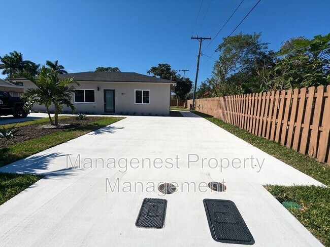 Building Photo - 1463 SW 29th Ave