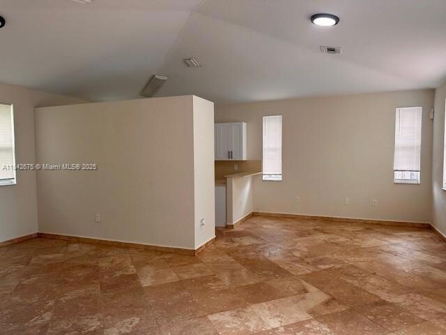 Foto del edificio - 21733 Ingraham Ave Rd