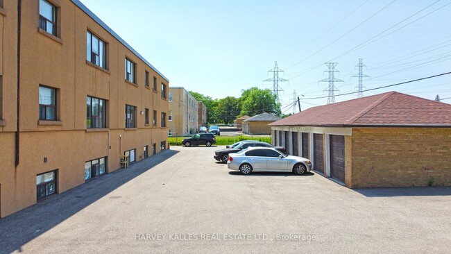Building Photo - 30 Torbolton Dr