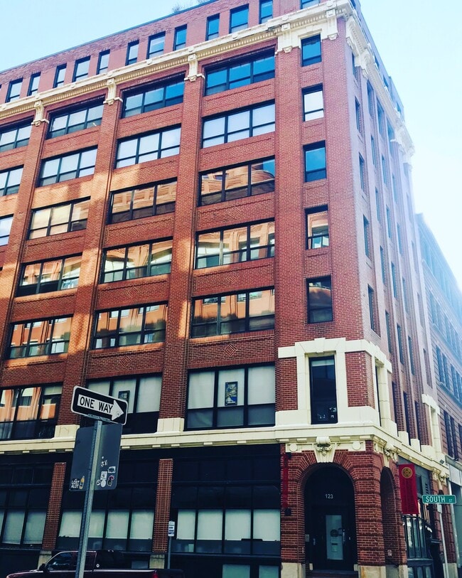 Building Photo - 121 Beach St