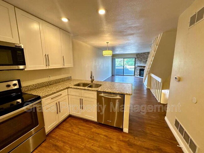 Foto del edificio - 8761 W Cornell Ave