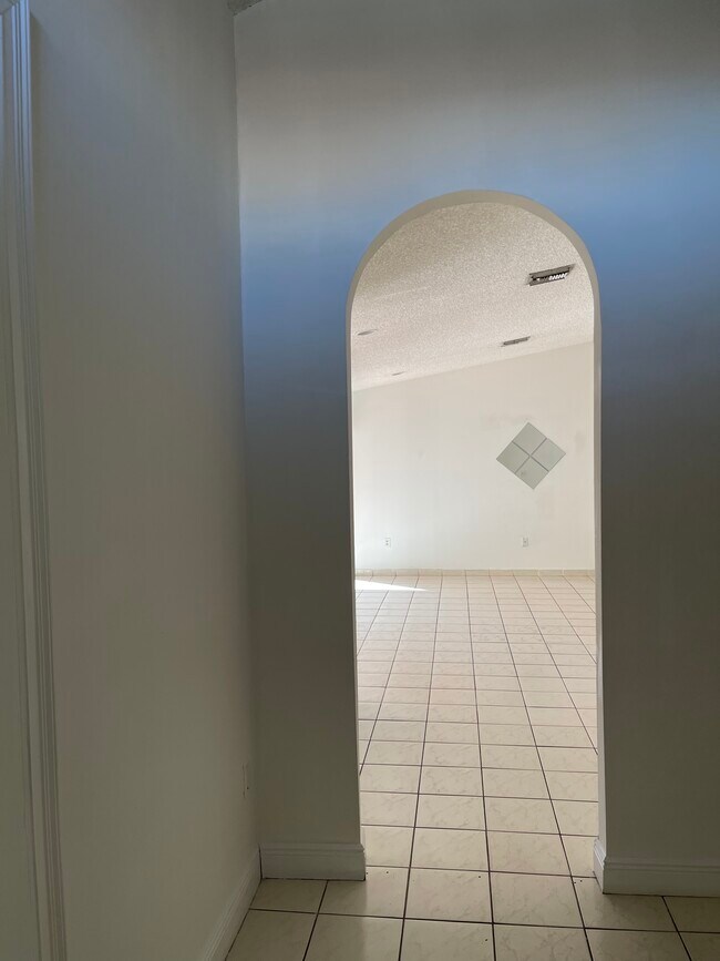 Foyer - 18800 NW 84th Ave