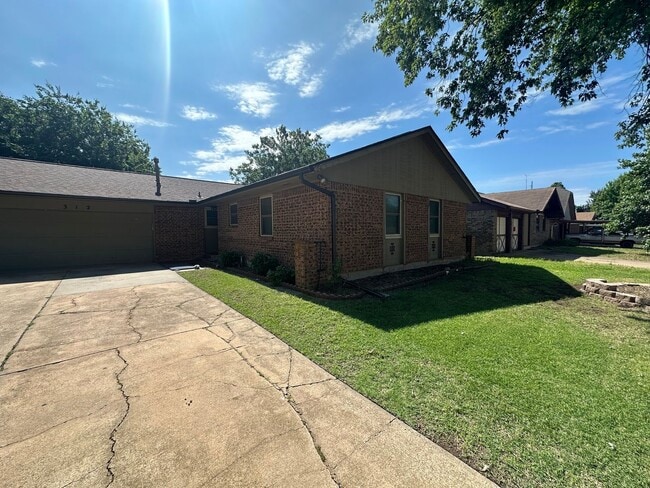 Photo - 312 S Avery Dr House