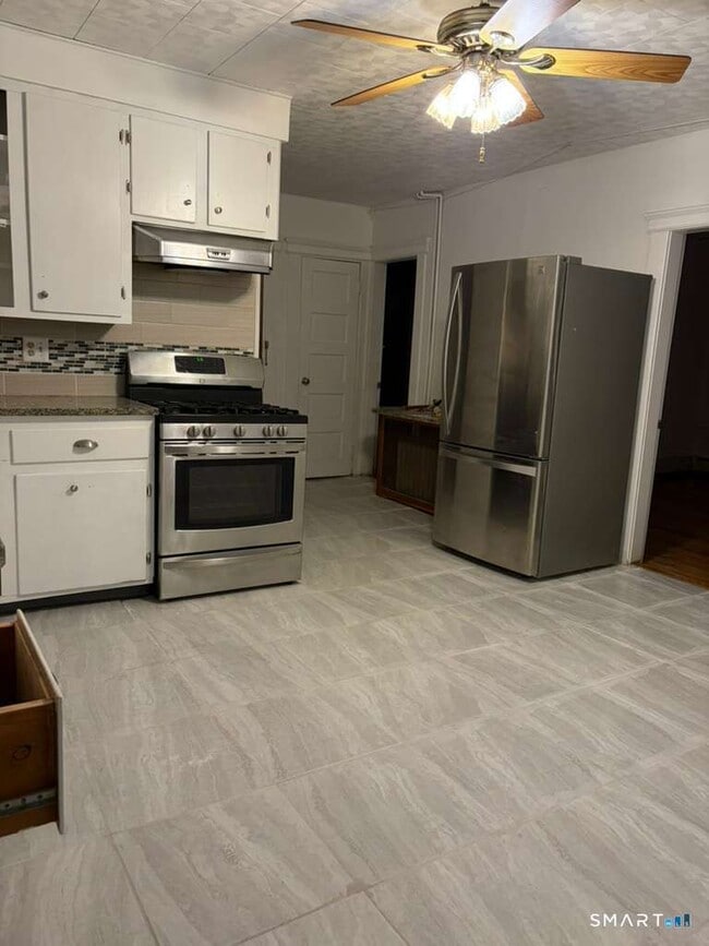 Building Photo - 1821 E Main St