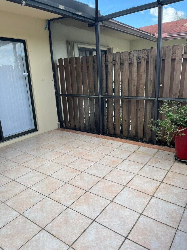 Foto del edificio - 4423 Woodstock Dr