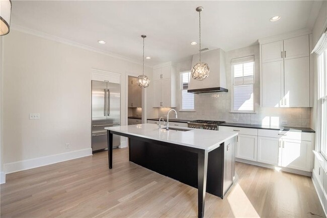 Building Photo - 2350 Melina Pl