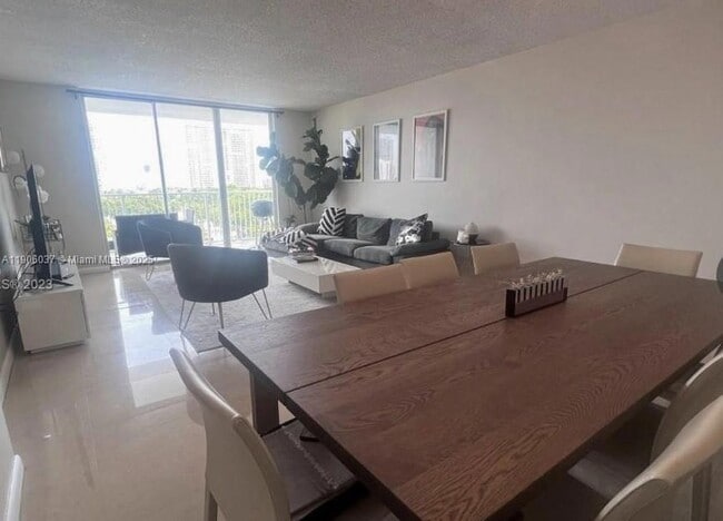 Foto del edificio - 2851 NE 183rd St