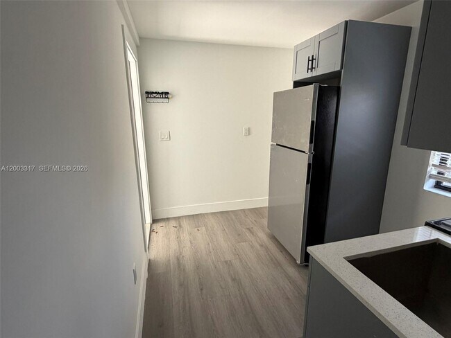 Foto del edificio - 638 SW 21st Ave