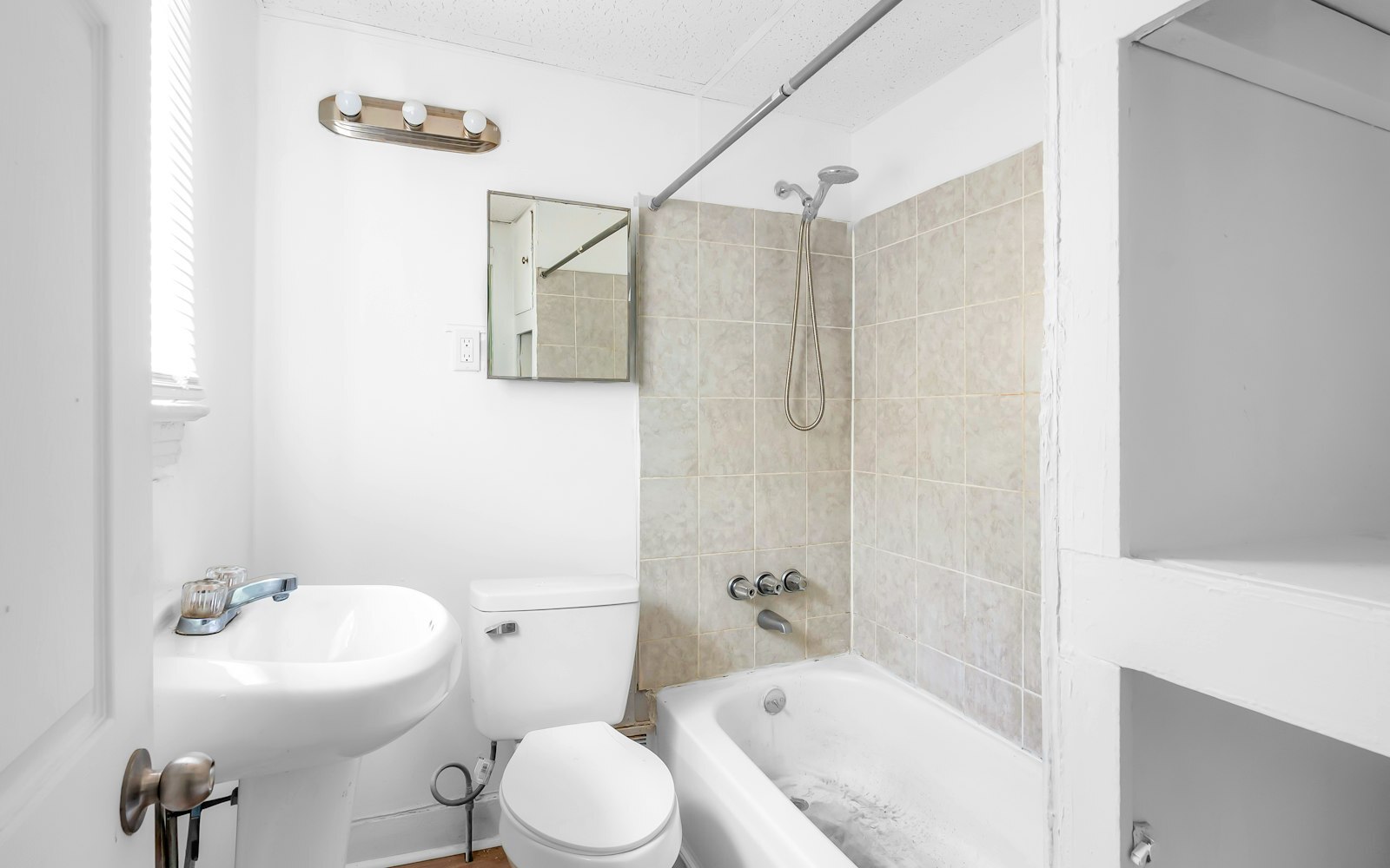 509 E 143rd St Cleveland, OH 44110 – photo 5