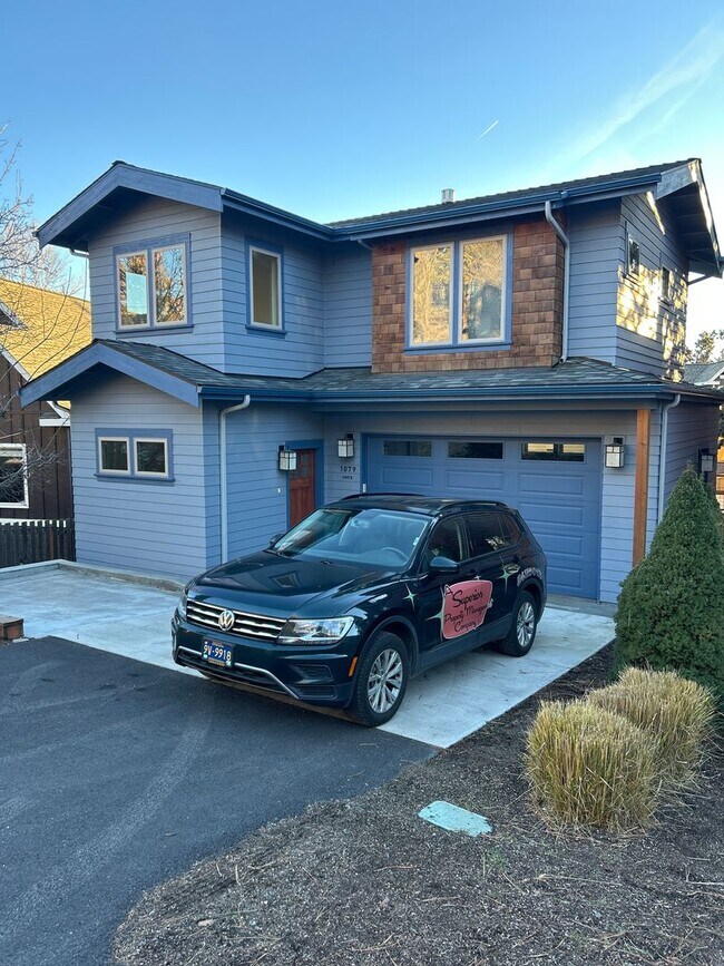 Building Photo - 1079 NW Quincy Ave