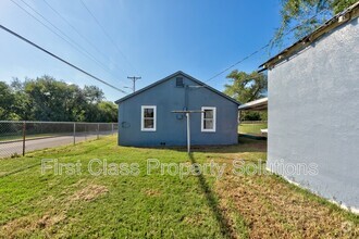 Building Photo - 1647 Bishop Bobby L Williams Dr