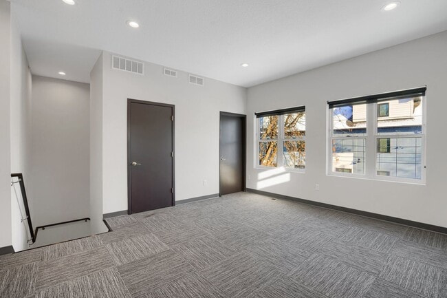 Building Photo - 1129 SE 8th St