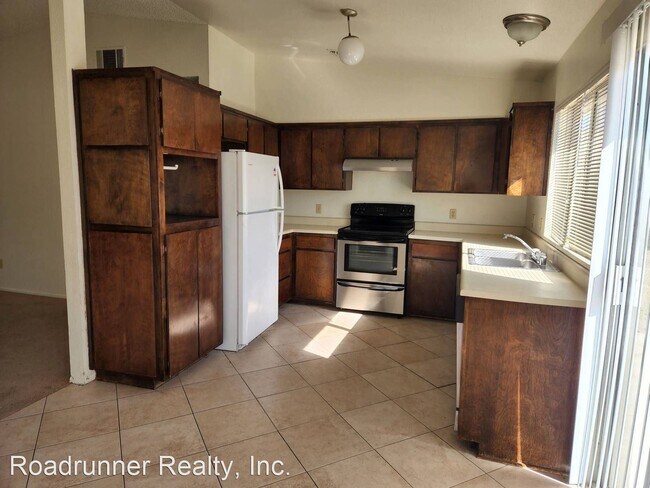 Building Photo - 3 br, 2 bath House - 4718 Flying H Rd