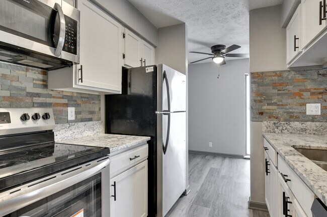 Foto del edificio - 10826 Spaulding Plz