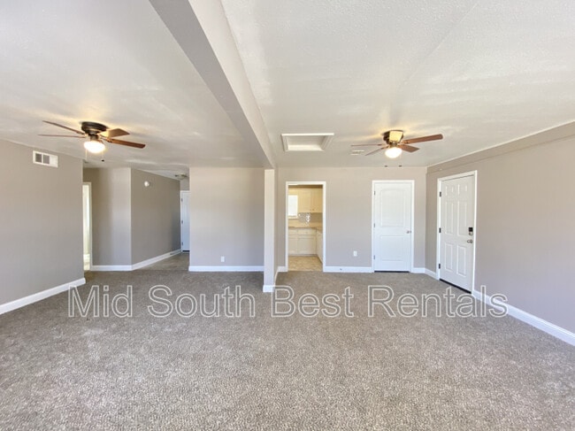 Building Photo - 700 Sorrells Dr