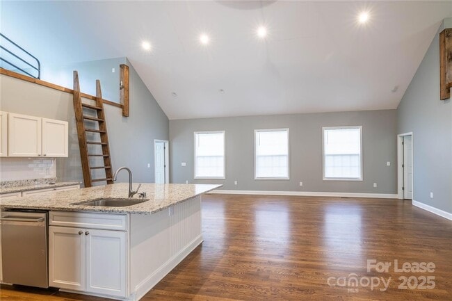 Building Photo - 242 Newport Dr