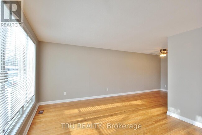 Photo du bâtiment - 1259 Maitland Ave