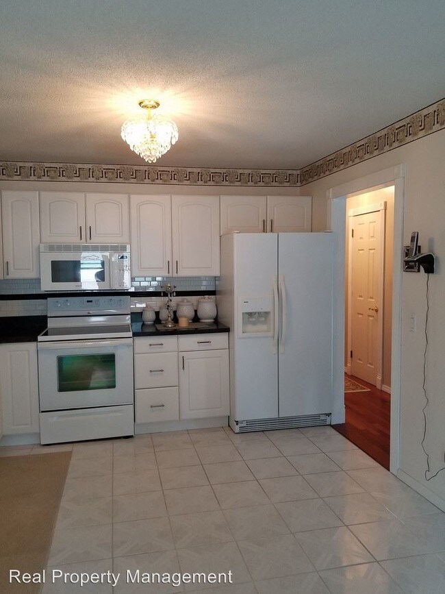Building Photo - 3 br, 1.5 bath House - 25 Kenyon Rd