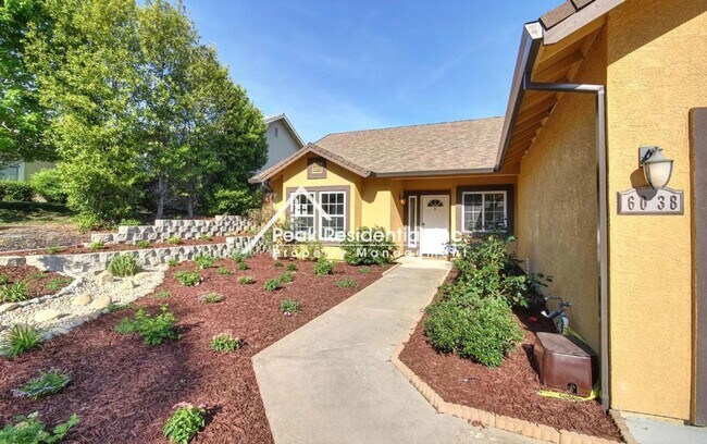 Building Photo - Wonderful Orangevale 3bd/2ba Home with Spa...