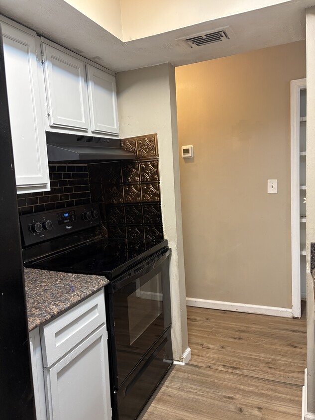 Primary Photo - 1750 Wesley Way NW