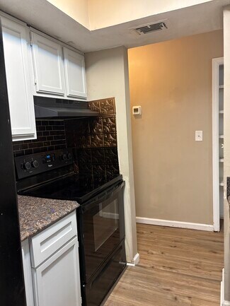 Building Photo - 1750 Wesley Way NW