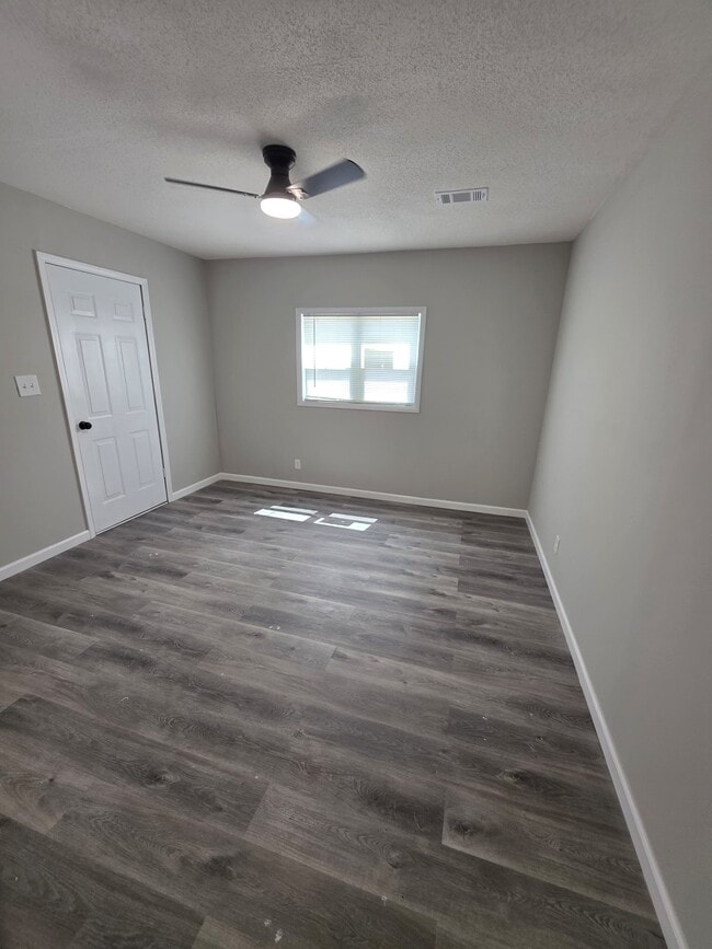 Building Photo - 3371 Ohara Dr S