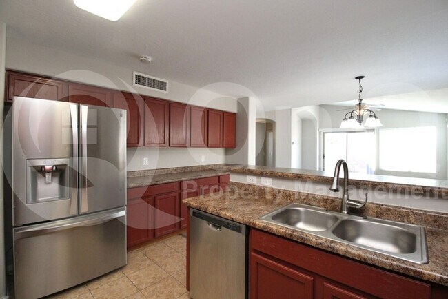 Foto del edificio - 16673 W Tasha Dr