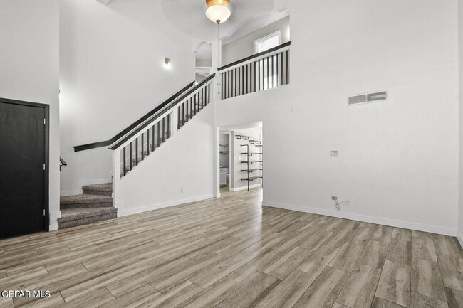 Building Photo - 729 Paseo Sereno Dr