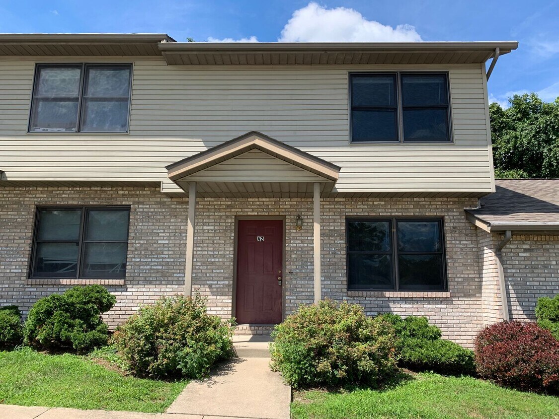 Primary Photo - 3 bedroom, Spacious Townhouse: The Willows!