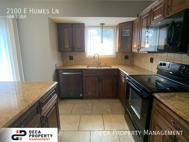 Building Photo - 3 Bedroom House
