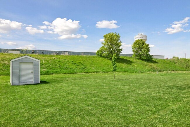 Building Photo - 720 Deer Trl