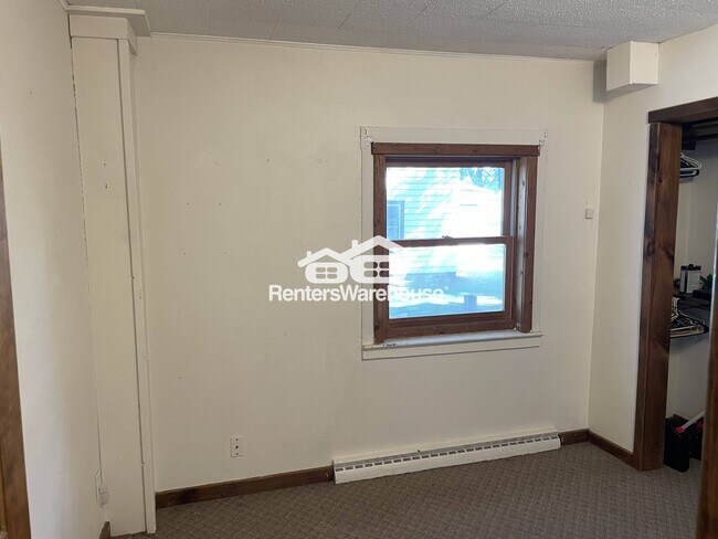 Building Photo - 1509 8th St E