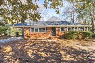 Building Photo - 718 Oakview Square