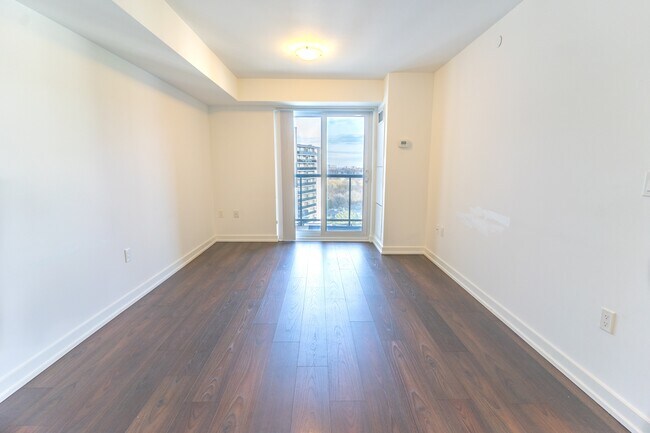 Photo du bâtiment - 1346-1346 Danforth Rd