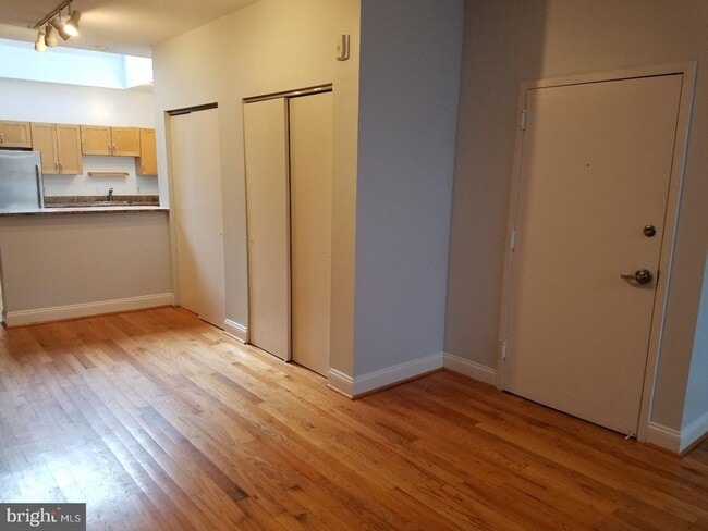 Building Photo - 104 S 13th St