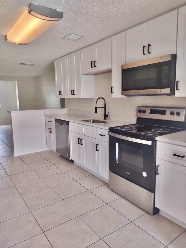 Foto del edificio - 4109 79th St W