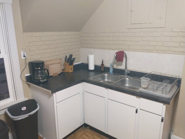 Kitchen - 426 W Chestnut St