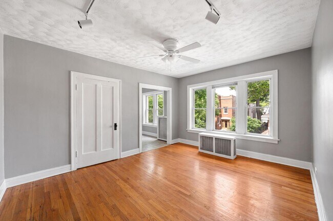 Foto del edificio - 3725 W Cornelia Ave